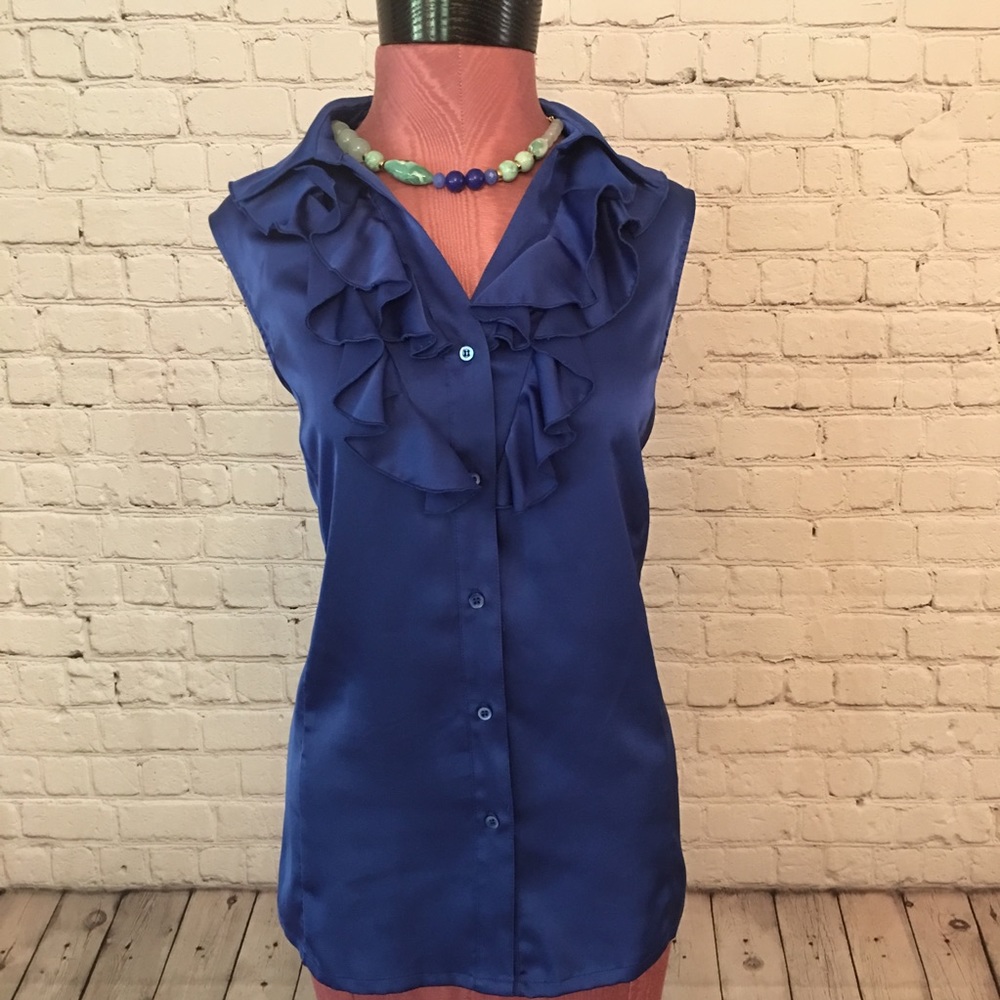 NWT Alex Marie sleeveless Top Ruffled button front